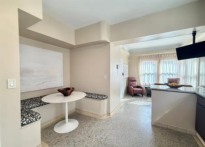 Steps To & Designer Lakefront With Free Parking *