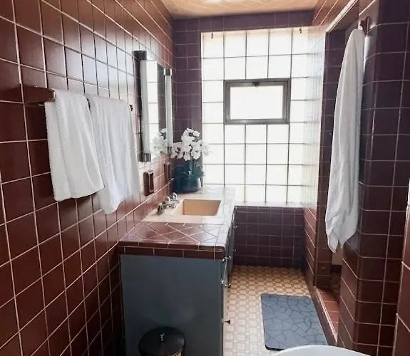 Steps To & Designer Lakefront With Free Parking Apartment Chicago