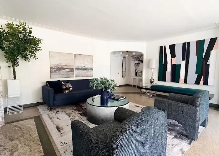 Steps To & Designer Lakefront With Free Parking * Chicago