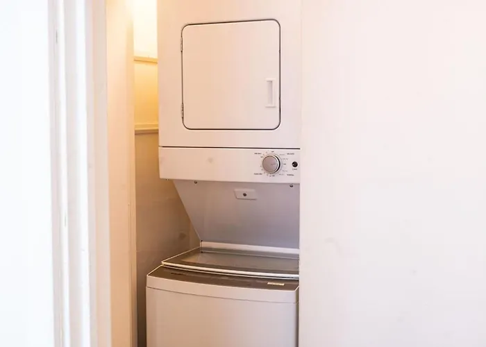 Steps To & Designer Lakefront With Free Parking Apartment *